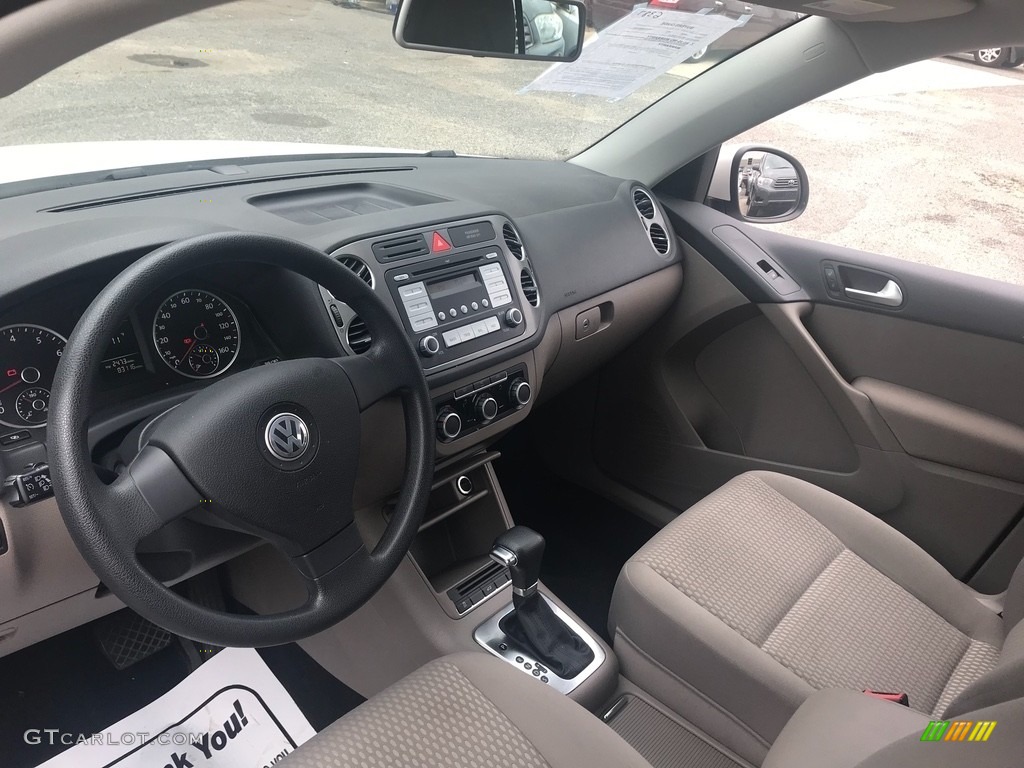 2010 Tiguan S - Candy White / Clay Gray photo #17