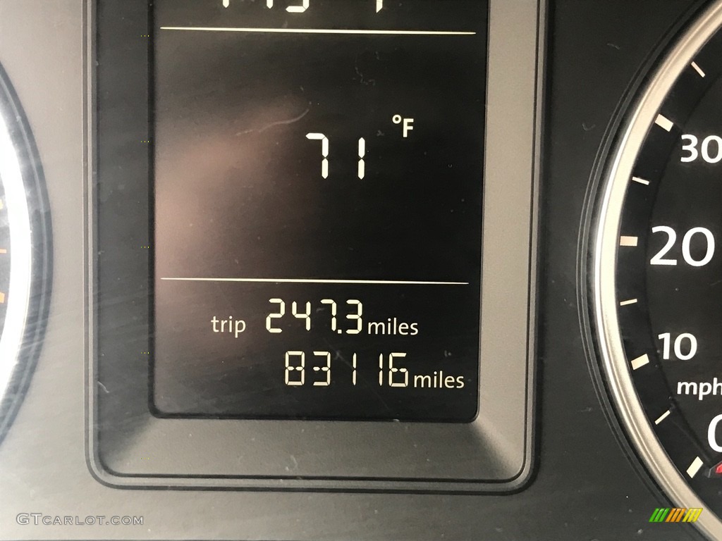 2010 Tiguan S - Candy White / Clay Gray photo #20