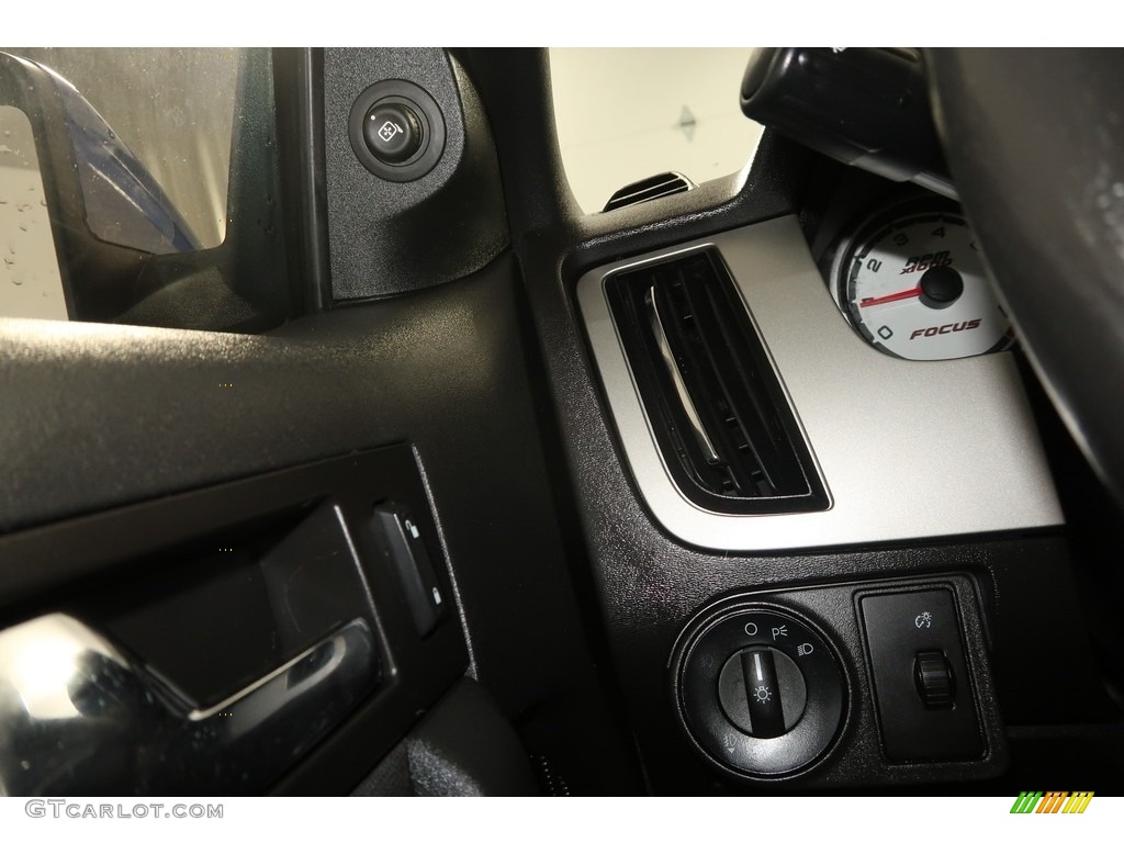 2011 Focus SES Sedan - Blue Flame Metallic / Charcoal Black photo #32