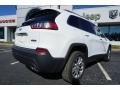 2019 Bright White Jeep Cherokee Latitude Plus  photo #9