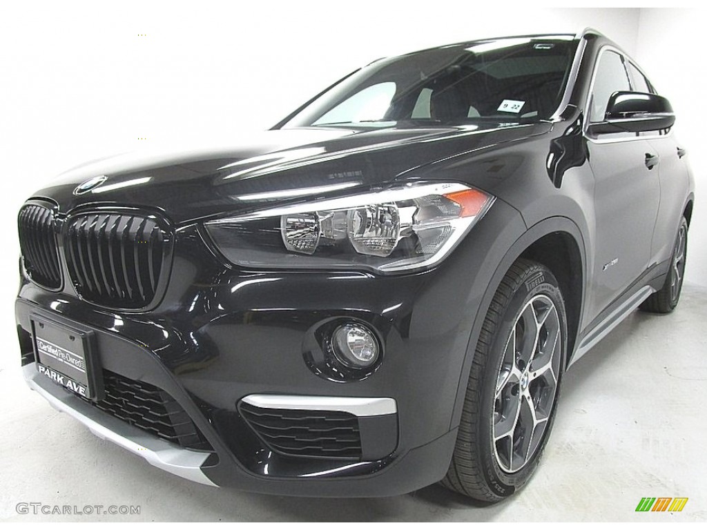 2018 X1 xDrive28i - Black Sapphire Metallic / Black photo #1