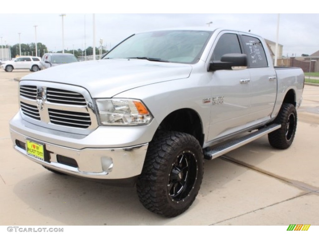 2017 1500 Big Horn Crew Cab 4x4 - Bright Silver Metallic / Black/Diesel Gray photo #3