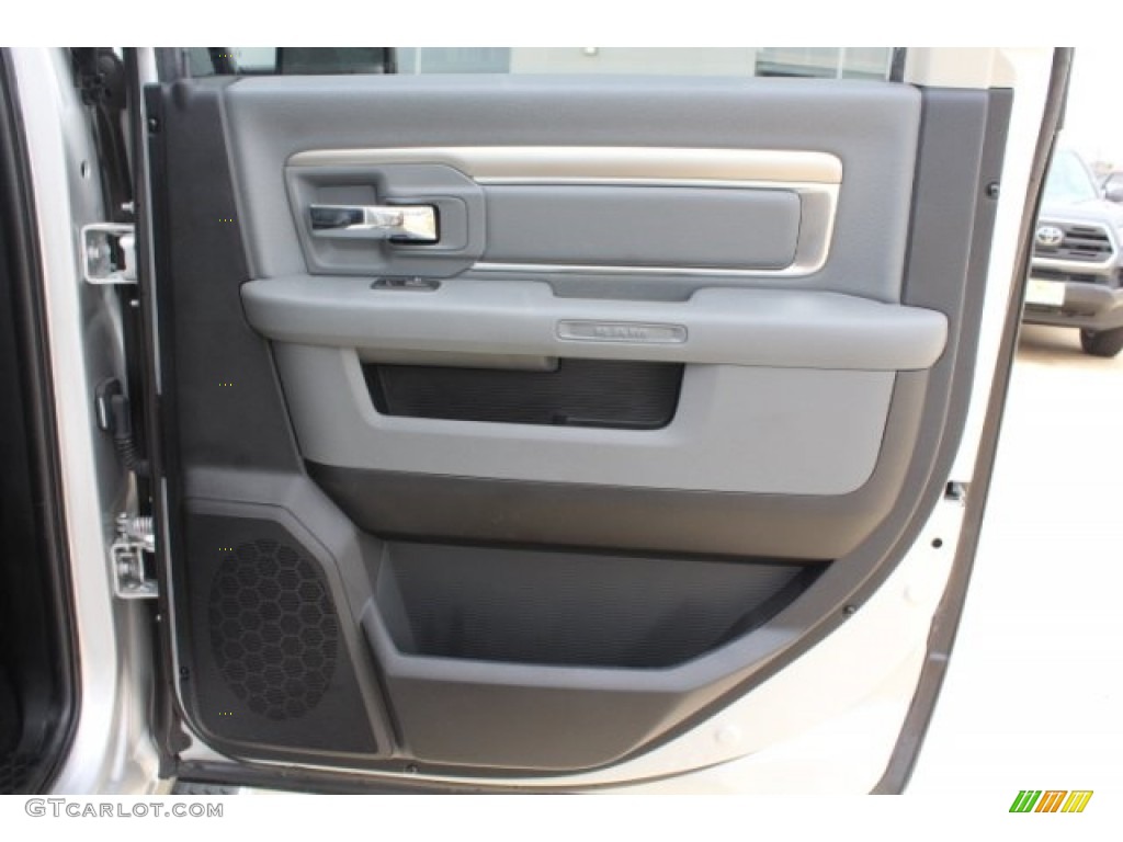 2017 1500 Big Horn Crew Cab 4x4 - Bright Silver Metallic / Black/Diesel Gray photo #28