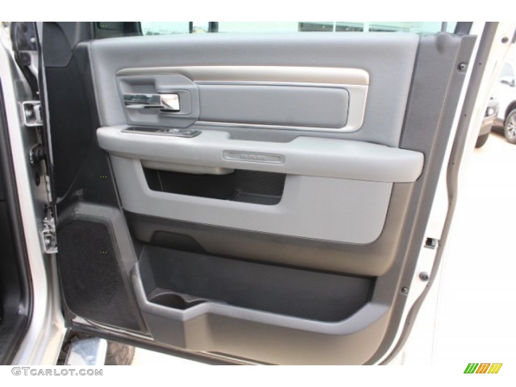 2017 1500 Big Horn Crew Cab 4x4 - Bright Silver Metallic / Black/Diesel Gray photo #30