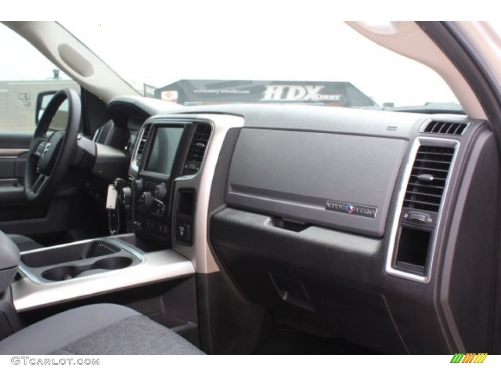 2017 1500 Big Horn Crew Cab 4x4 - Bright Silver Metallic / Black/Diesel Gray photo #31
