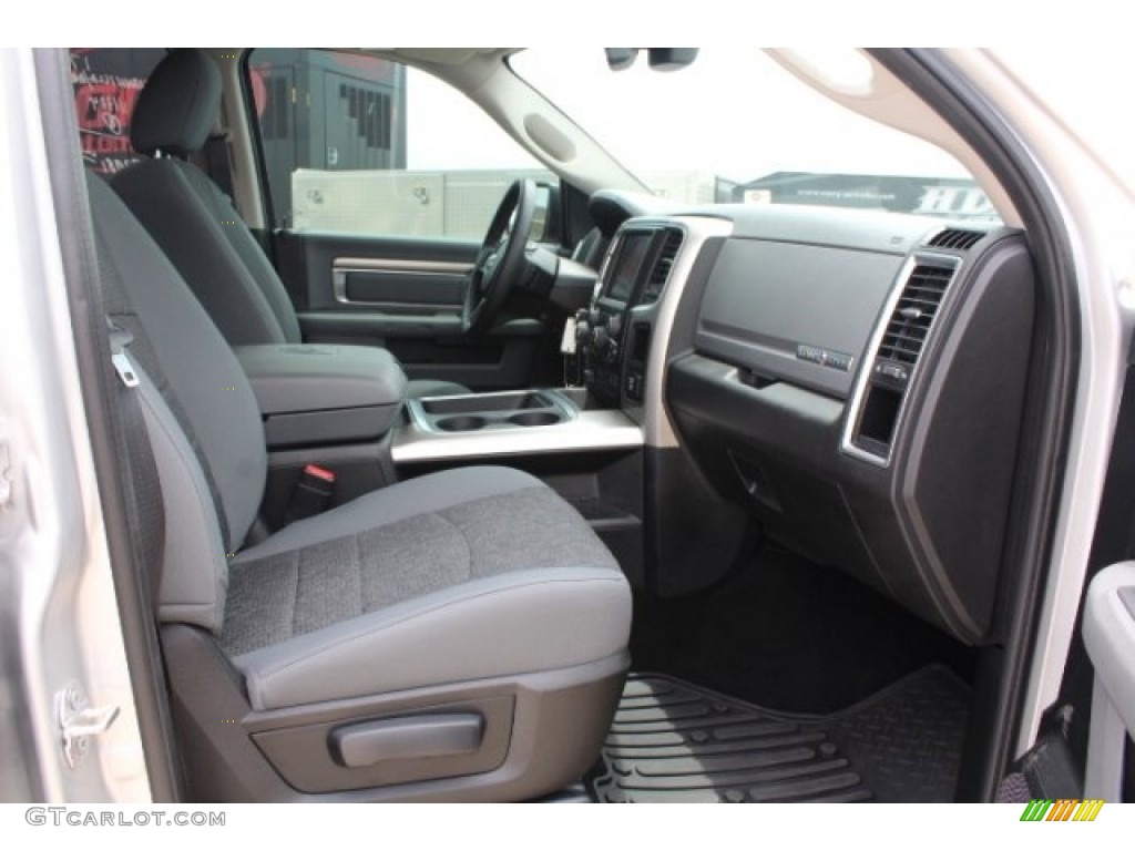 2017 1500 Big Horn Crew Cab 4x4 - Bright Silver Metallic / Black/Diesel Gray photo #32