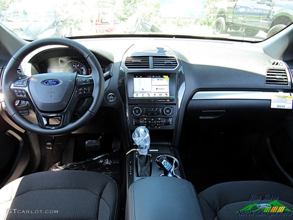 2018 Explorer XLT - Magnetic Metallic / Ebony Black photo #16