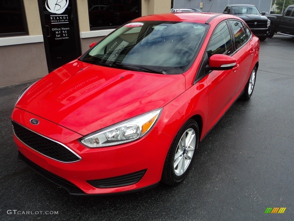 2015 Focus SE Sedan - Race Red / Charcoal Black photo #2