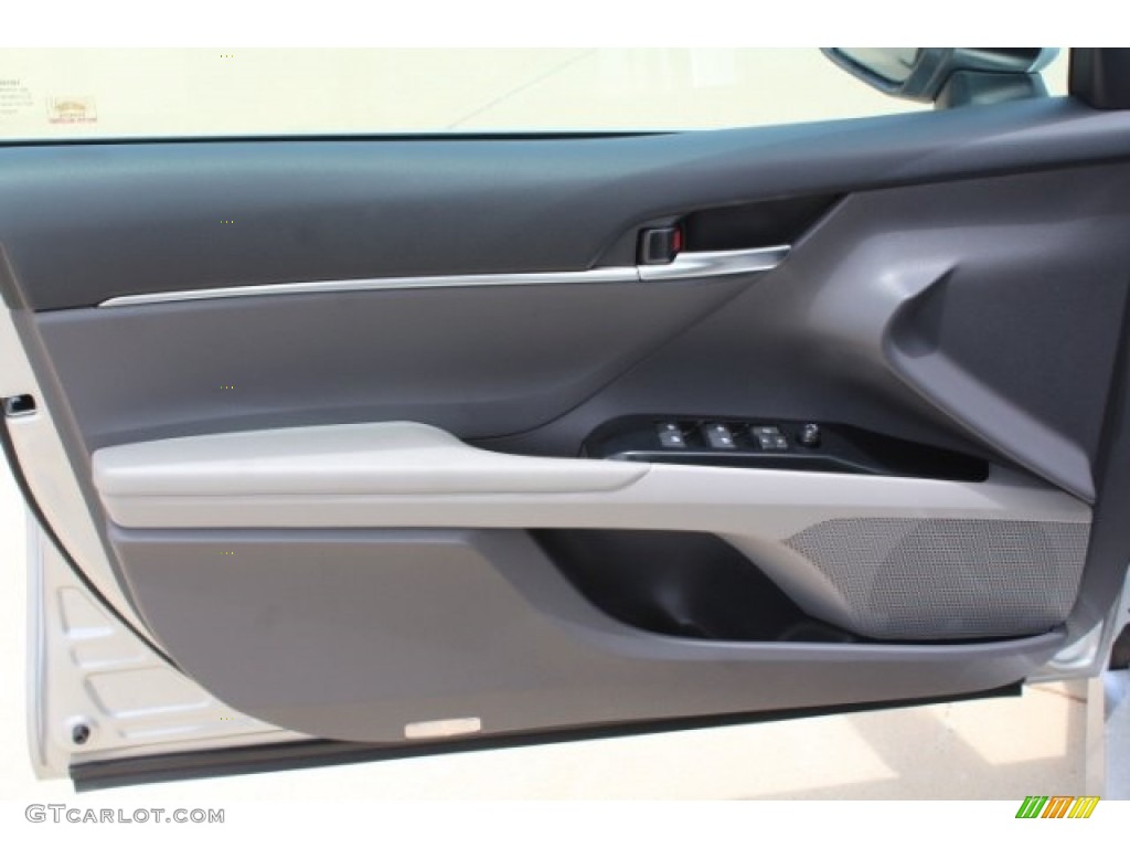 2018 Camry LE - Celestial Silver Metallic / Ash photo #12