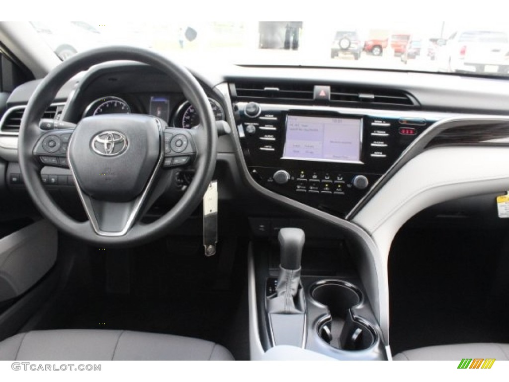 2018 Camry LE - Celestial Silver Metallic / Ash photo #24