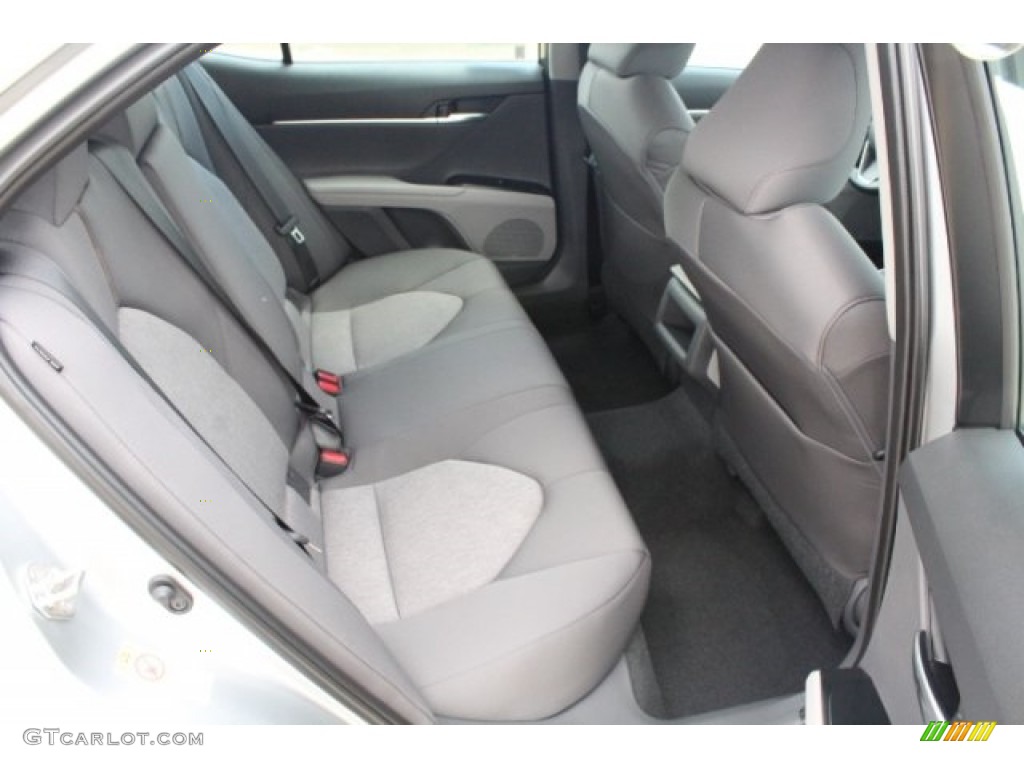 2018 Camry LE - Celestial Silver Metallic / Ash photo #28