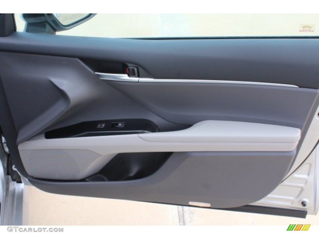 2018 Camry LE - Celestial Silver Metallic / Ash photo #29