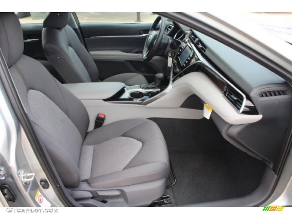 2018 Camry LE - Celestial Silver Metallic / Ash photo #31