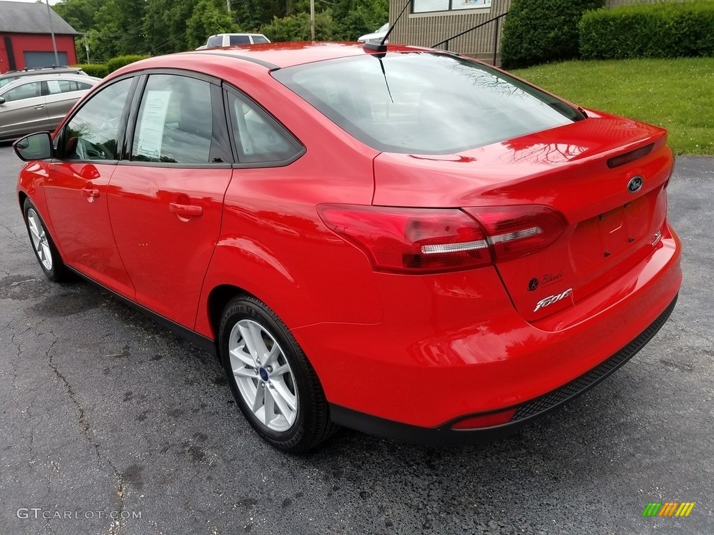 2015 Focus SE Sedan - Race Red / Charcoal Black photo #3