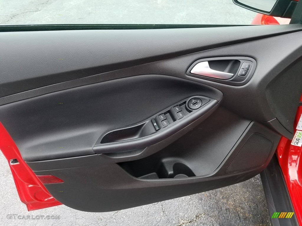 2015 Focus SE Sedan - Race Red / Charcoal Black photo #12
