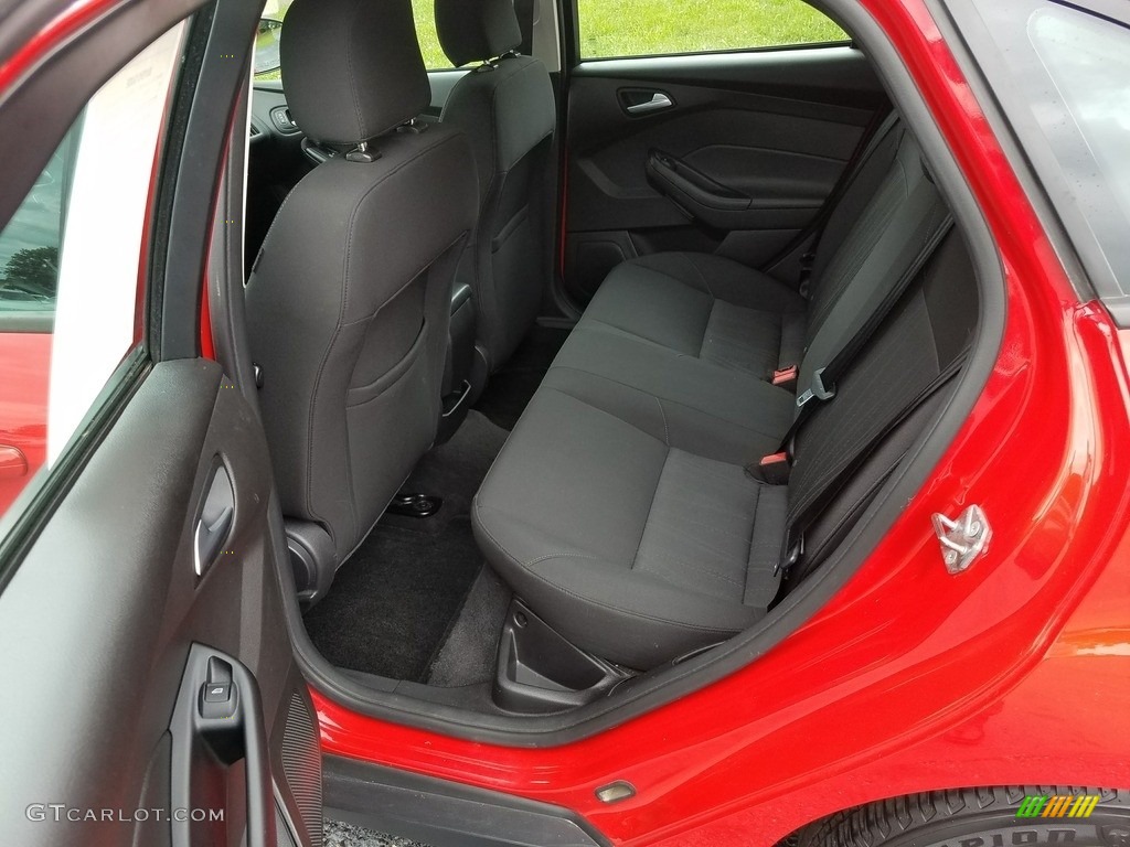 2015 Focus SE Sedan - Race Red / Charcoal Black photo #36