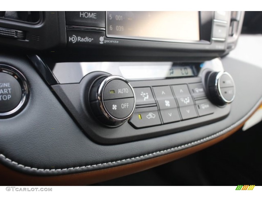 2018 Toyota RAV4 SE Controls Photo #127905161