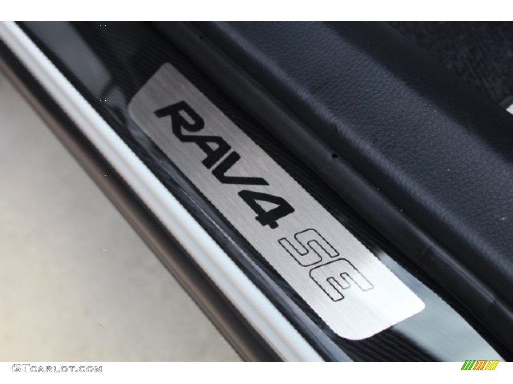 2018 Toyota RAV4 SE Marks and Logos Photo #127905230