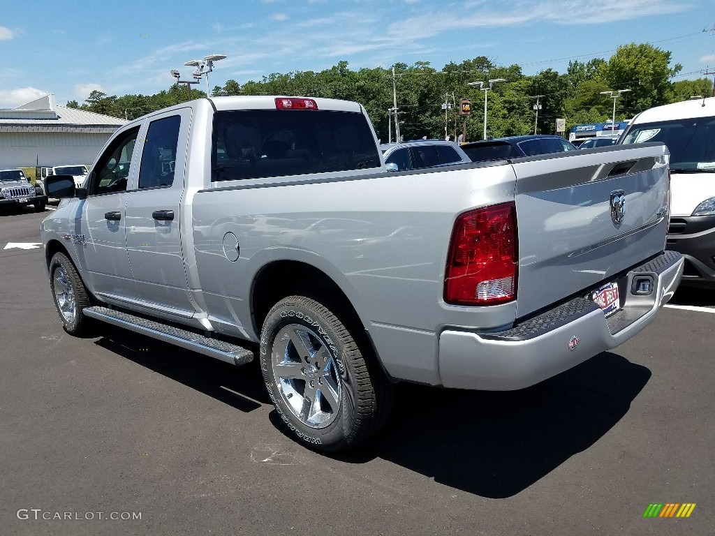 2018 1500 Express Quad Cab 4x4 - Bright Silver Metallic / Black/Diesel Gray photo #4