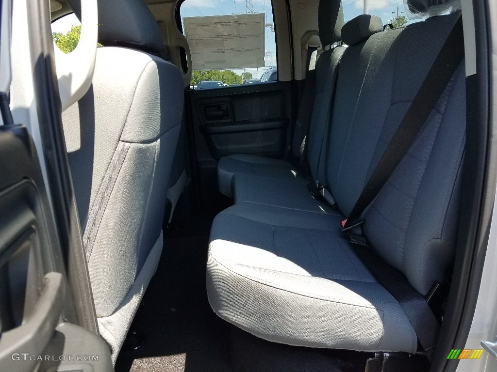 2018 1500 Express Quad Cab 4x4 - Bright Silver Metallic / Black/Diesel Gray photo #6