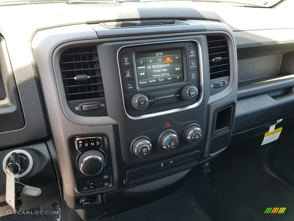 2018 1500 Express Quad Cab 4x4 - Bright Silver Metallic / Black/Diesel Gray photo #10