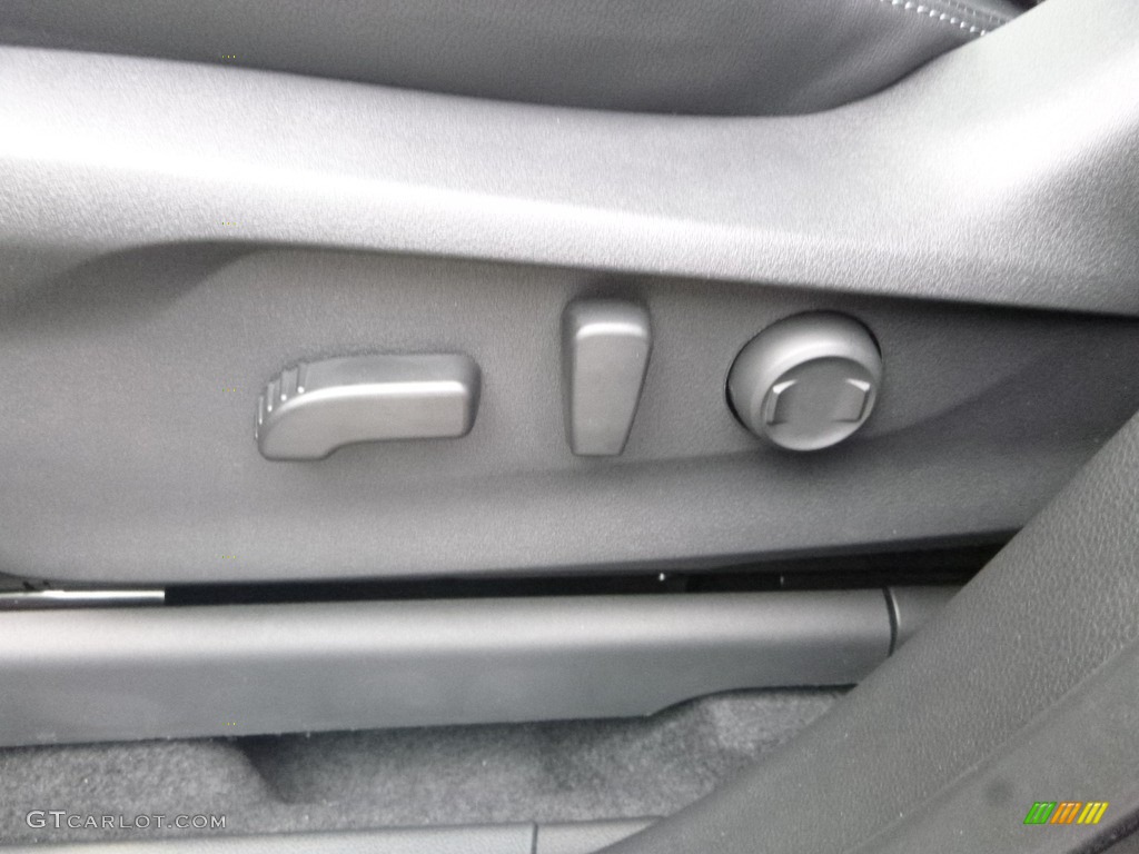 2019 Subaru Ascent Limited Controls Photo #127911949