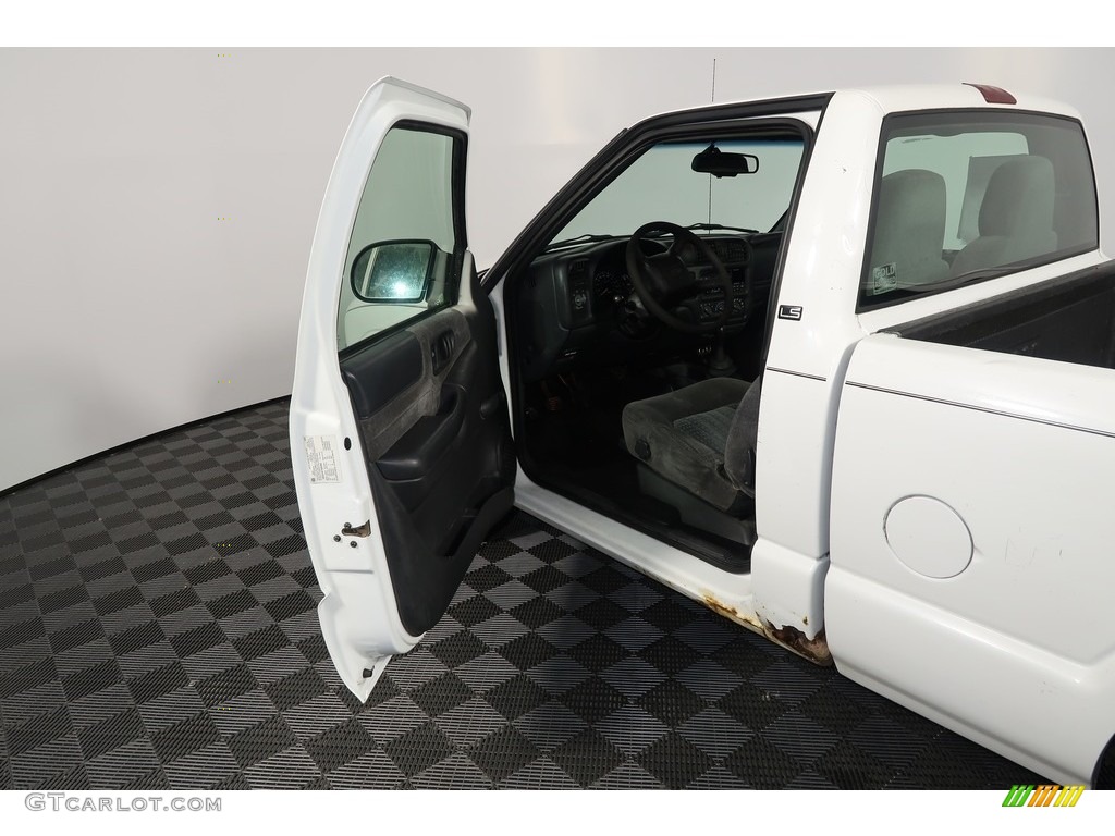 2001 S10 LS Regular Cab - Summit White / Graphite photo #22