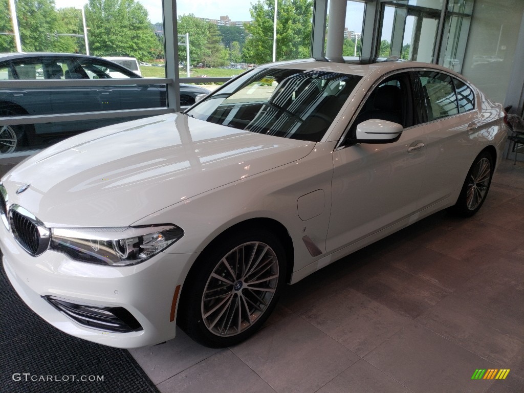 2018 5 Series 530e iPerfomance xDrive Sedan - Alpine White / Black photo #3