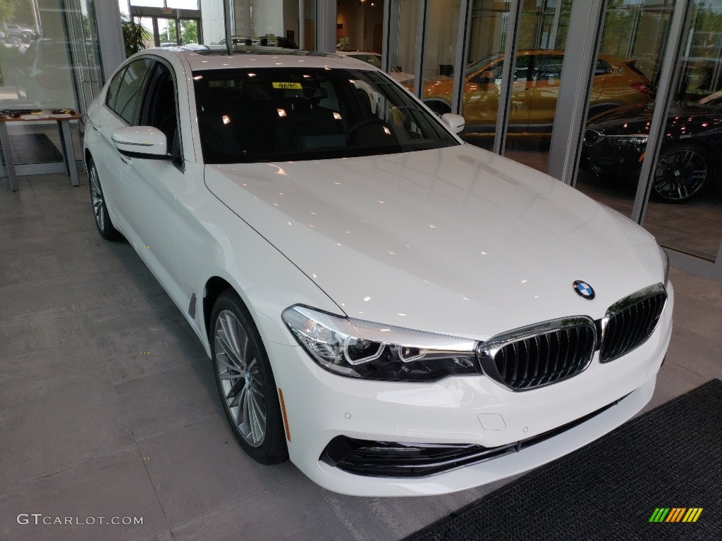 2018 5 Series 530i xDrive Sedan - Alpine White / Black photo #1