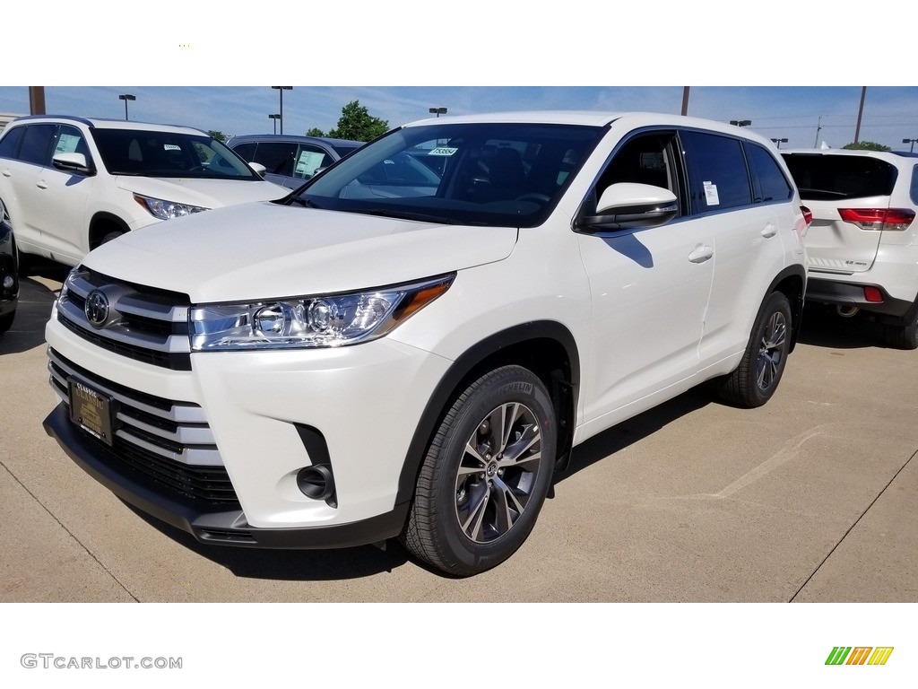 2018 Highlander LE - Blizzard White Pearl / Black photo #1