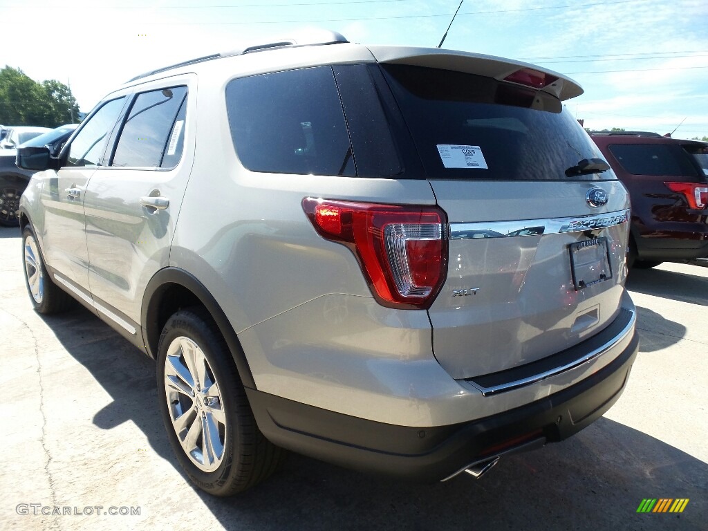 2018 Explorer XLT 4WD - Platinum Dune / Medium Stone photo #3