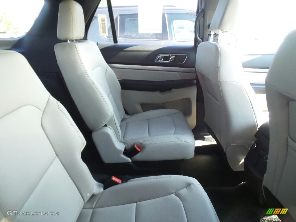 2018 Explorer XLT 4WD - Platinum Dune / Medium Stone photo #5