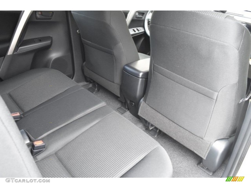 2018 RAV4 LE - Super White / Black photo #16