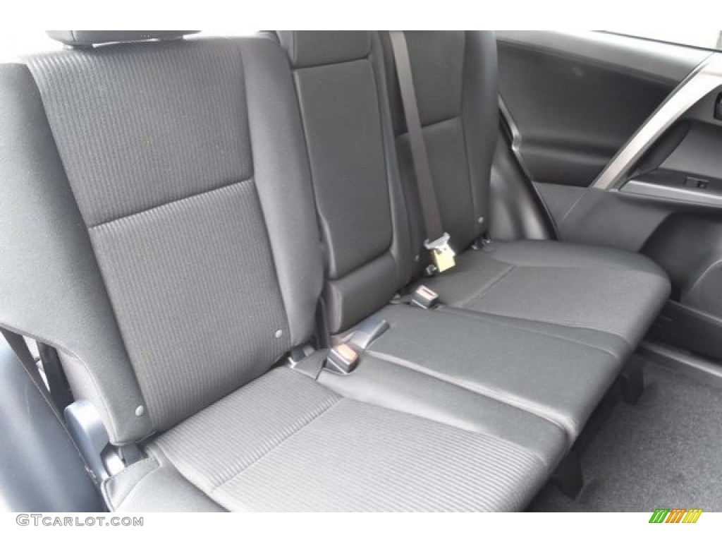 2018 RAV4 LE - Super White / Black photo #18