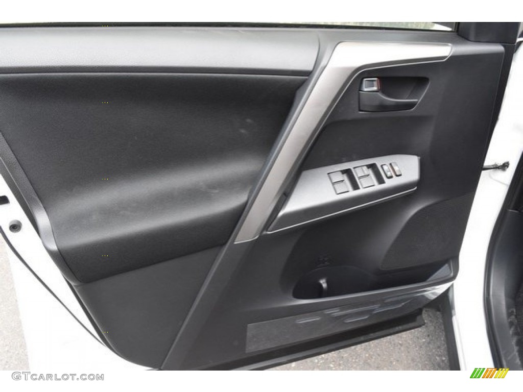2018 RAV4 LE - Super White / Black photo #19