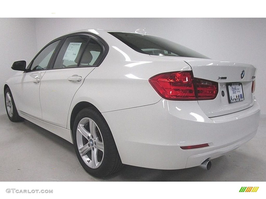 2015 3 Series 320i xDrive Sedan - Alpine White / Venetian Beige photo #3