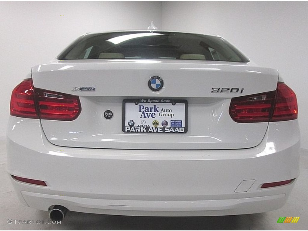 2015 3 Series 320i xDrive Sedan - Alpine White / Venetian Beige photo #4
