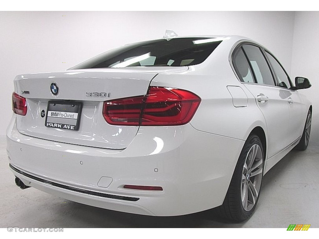 2018 3 Series 330i xDrive Sedan - Alpine White / Venetian Beige photo #5