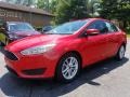 Race Red - Focus SE Sedan Photo No. 2
