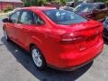 Race Red - Focus SE Sedan Photo No. 3