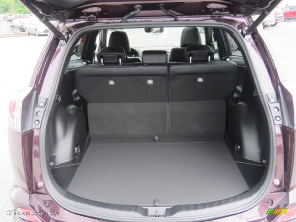 2018 Toyota RAV4 SE Trunk Photo #127948898