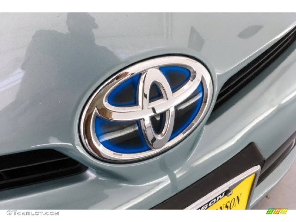 2015 Prius Two Hybrid - Nautical Blue Metallic / Dark Gray photo #31