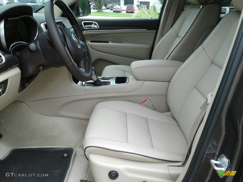 Brown/Light Frost Beige Interior 2018 Jeep Grand Cherokee Overland Photo #127969619