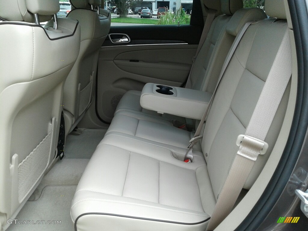 2018 Jeep Grand Cherokee Overland Rear Seat Photo #127969634