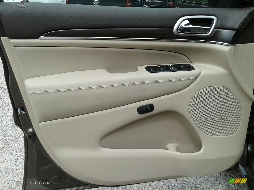 2018 Jeep Grand Cherokee Overland Brown/Light Frost Beige Door Panel Photo #127969772