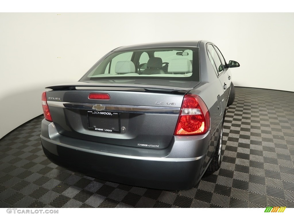 2004 Malibu LS V6 Sedan - Medium Gray Metallic / Gray photo #11