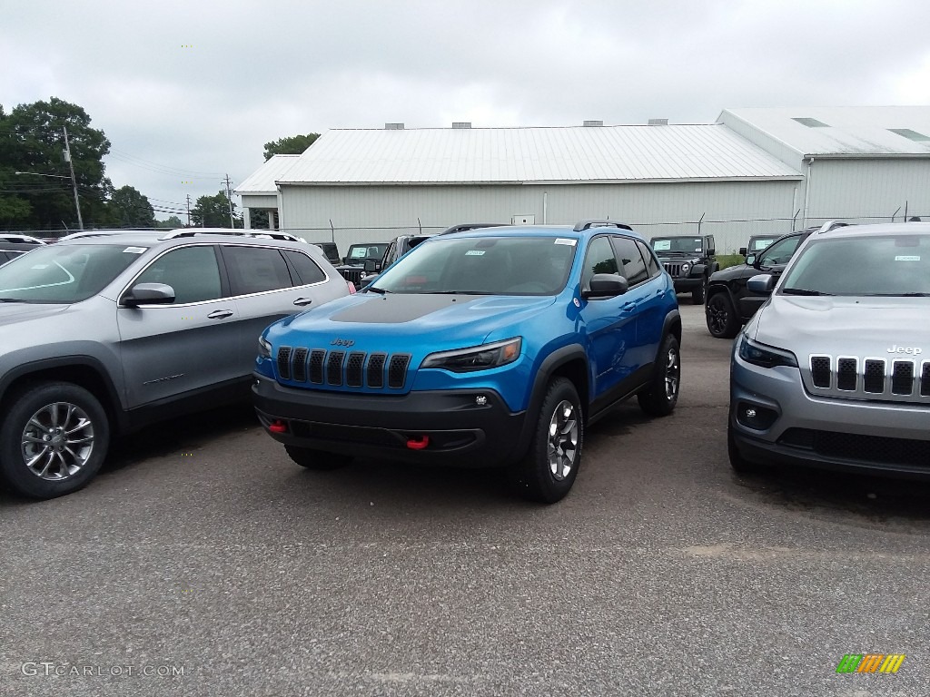 2019 Cherokee Trailhawk 4x4 - Hydro Blue Pearl / Black photo #1