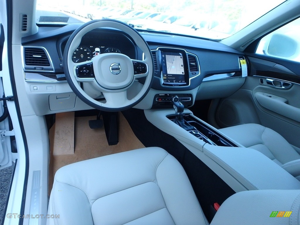 Blonde Interior 2019 Volvo XC90 T5 AWD Momentum Photo #128006095