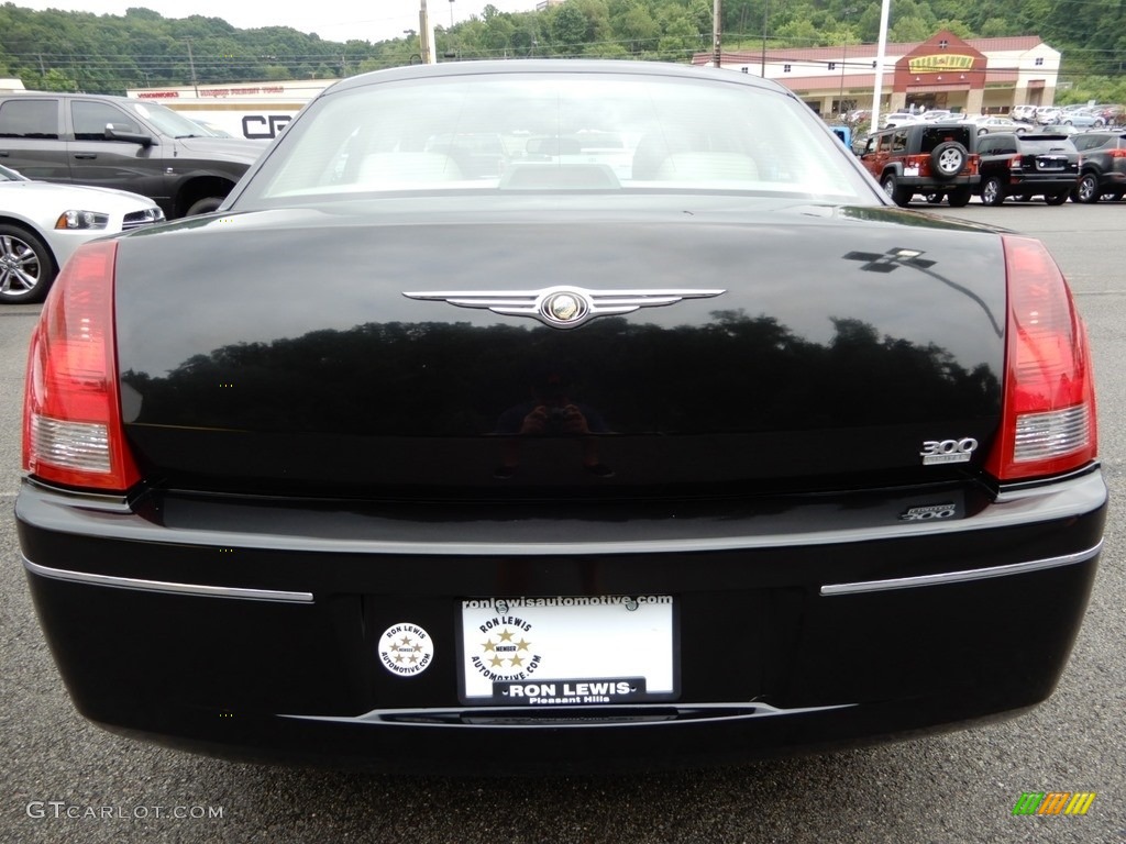2006 300 Touring - Brilliant Black Crystal Pearl / Dark Slate Gray/Light Graystone photo #4