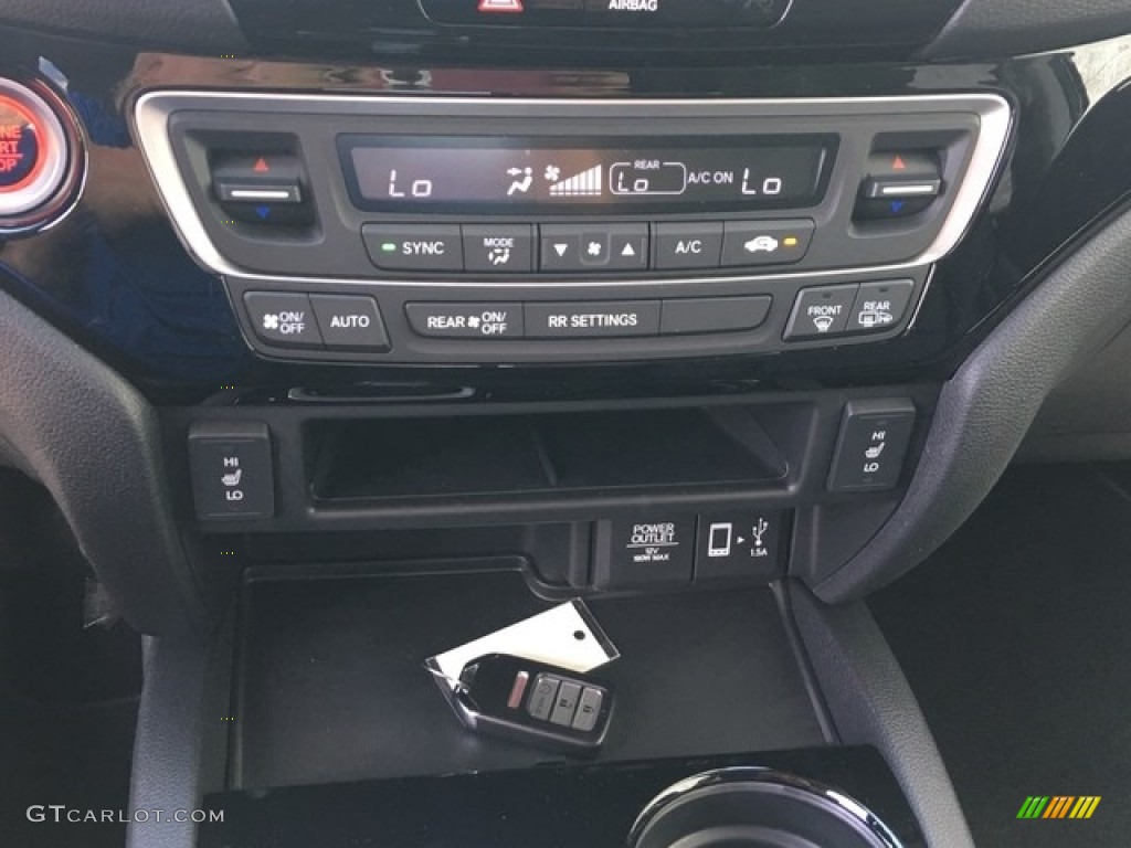 2019 Honda Ridgeline RTL-E AWD Controls Photo #128016481